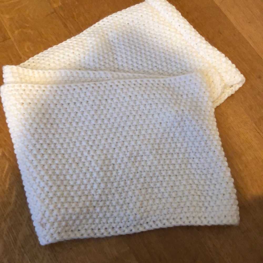 Handmade White Chunky kitted infinity scarf